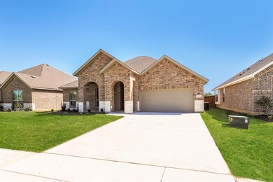 128 Independence Dr, Joshua, TX 76058 - photo 2