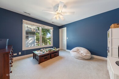 257 N Berteau Ave, Elmhurst, IL 60126 - photo 2