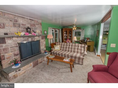 6418 Chestnut Hill Rd, Coopersburg, PA 18036 - photo 3