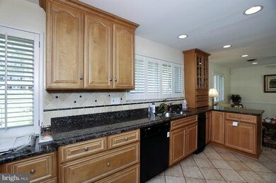 10419 Windsor View Dr, Potomac, MD 20854 - photo 5