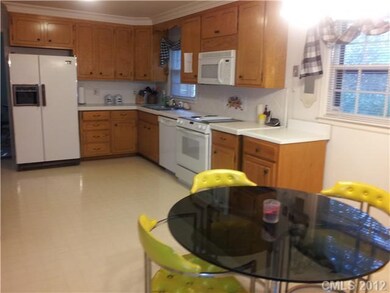 Kitchen - Large table spaced kitchen with walk in 