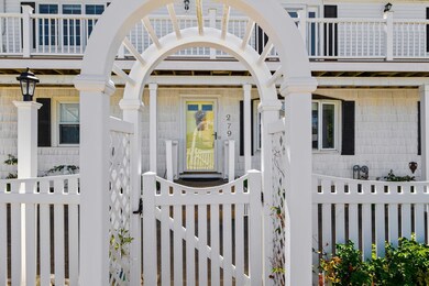 6-279 Standish St Front Gate-3