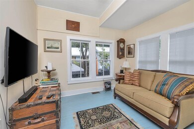 Sitting room or sunroom