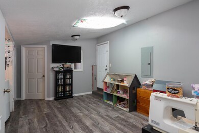162 E 100 N (2 of 16)