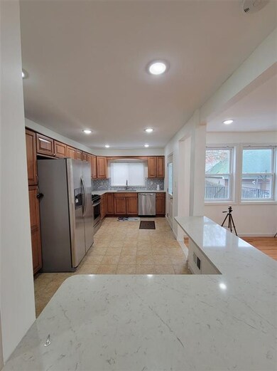 796 Fairview Ln unit 1, Cliffside Park, NJ 07010 - photo 4
