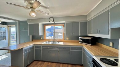 313 9th St SW, Chisholm, MN 55719 - photo 6