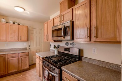 Kitchen, gas stove