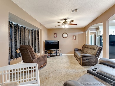 211 Byng Dr, Ada, OK 74820 - photo 4