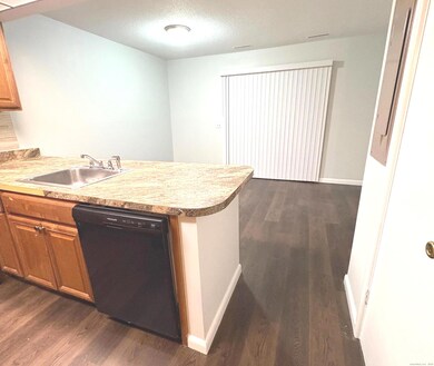 9 Patricia Rd unit E, Bridgeport, CT 06606 - photo 7