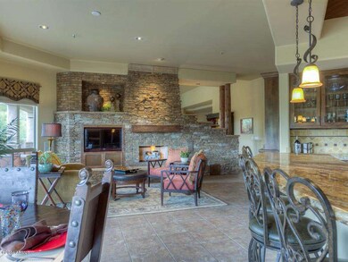 013_Breakfast Bar and Family Room