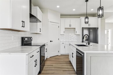 17331 Brookview Dr, Urbandale, IA 50323 - photo 7