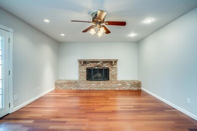 557 W Los Lagos Vista Ave, Mesa, AZ 85210 - photo 3