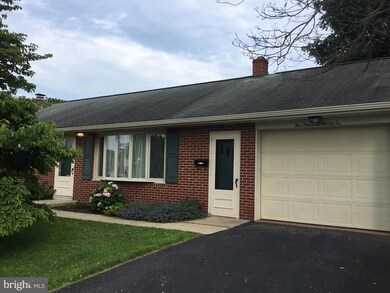 536 W Broad St, New Holland, PA 17557 - photo 2