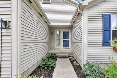 1541 Grove Hill Dr, Columbus, OH 43240 - photo 2