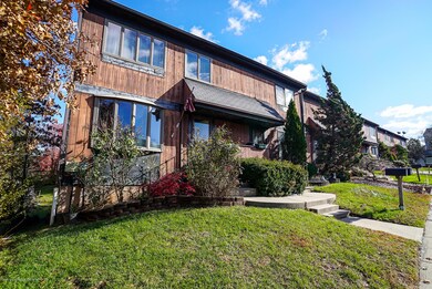 31 Hemlock Ct unit 156, Staten Island, NY 10309 - photo 4