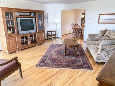 1207 NW Horn Ave, Pendleton, OR 97801 - photo 6