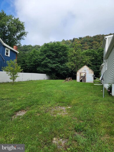 251 N Washington St, Berkeley Springs, WV 25411 - photo 2