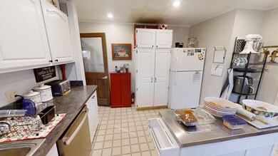 21 Mayo St, Dover Foxcroft, ME 04426 - photo 4