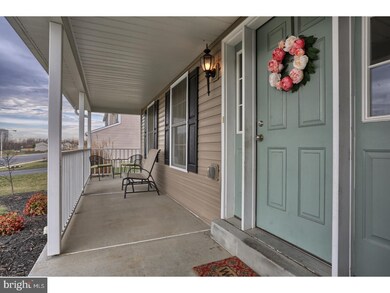 187 Nantucket Dr, Reading, PA 19605 - photo 2