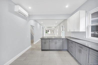 61 Edgewood Ave, Yonkers, NY 10704 - photo 4