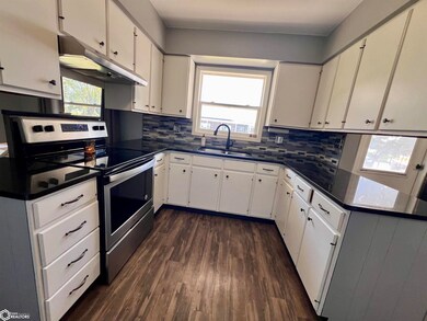 2306 15th Ave, Eldora, IA 50627 - photo 3