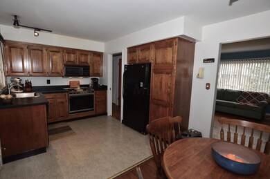 Open kitchen to eating space