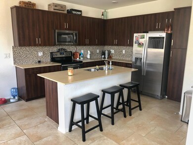 kitchen w/quartz counters