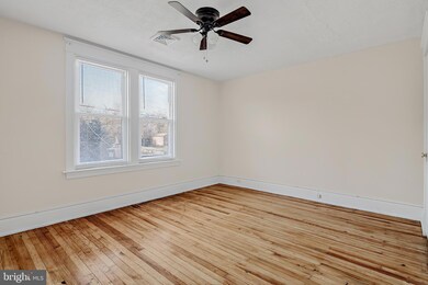445 N 2nd St unit 2ND FLR, Lemoyne, PA 17043 - photo 4