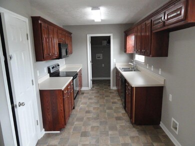 117 Tanner Cir, Shelbyville, TN 37160 - photo 2