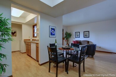 Laminate Floors Thru out