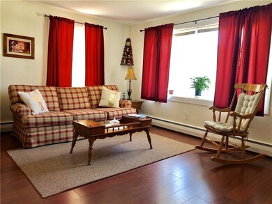 Spacious & bright living room