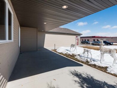 3900 Roosevelt Dr, Bismarck, ND 58503 - photo 2