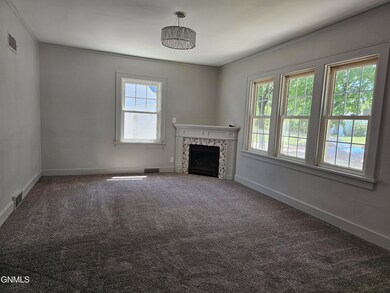 1023 N 8th St, Bismarck, ND 58501 - photo 2