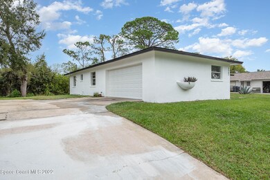front elevation/garage
