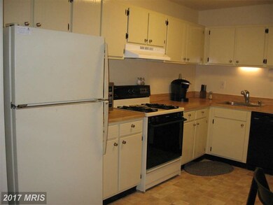 846 Quince Orchard Blvd unit T2, Gaithersburg, MD 20878 - photo 2