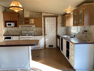 200 Walnut Creek St, Chouteau, OK 74337 - photo 5