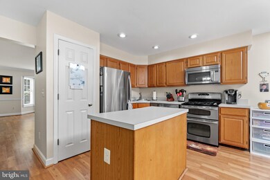 10632 Alison Dr, Burke, VA 22015 - photo 7