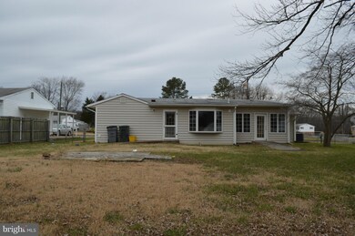 17833 Curtis Dr, Dumfries, VA 22026 - photo 2