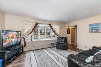 2645 W 35th St, Davenport, IA 52806 - photo 2