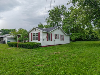 710 W Long St-18