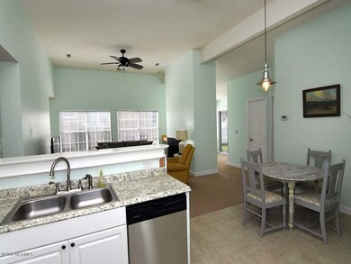 737 sloop pointe Living Area