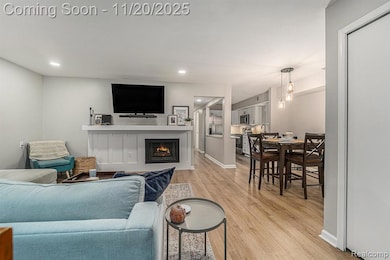 102 Pinewood Cir, Plymouth, MI 48170 - photo 3