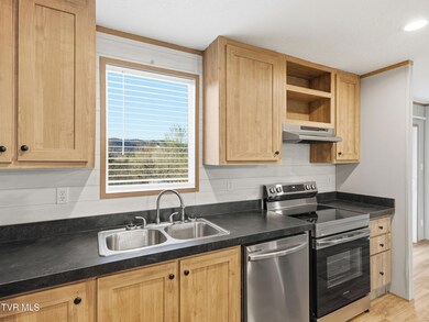 135 Gamble Ln, Lafollette, TN 37766 - photo 5