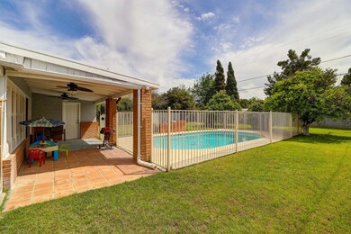 Pool & Covered Patio