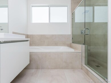 10235 NW 72nd St, Doral, FL 33178 - photo 6