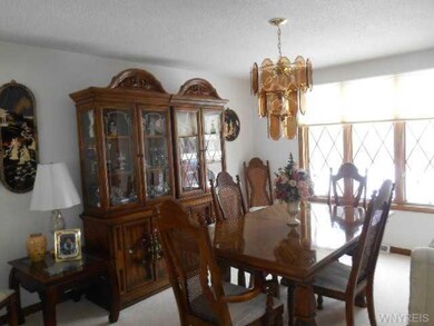 985 Thomas Fox Dr E, North Tonawanda, NY 14120 - photo 4