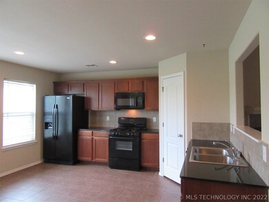 2920 N 21st St, Broken Arrow, OK 74012 - photo 6