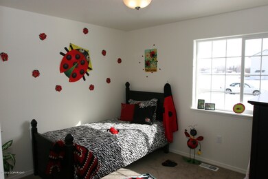 Photo Similar - 1st Bedroom