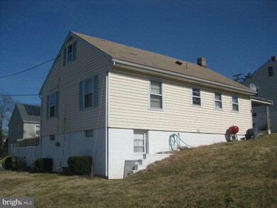 332 Thompson St, Strasburg, VA 22657 - photo 5