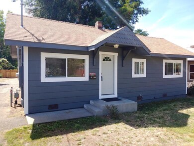 2410 Applegate Ave, Klamath Falls, OR 97601 - photo 2